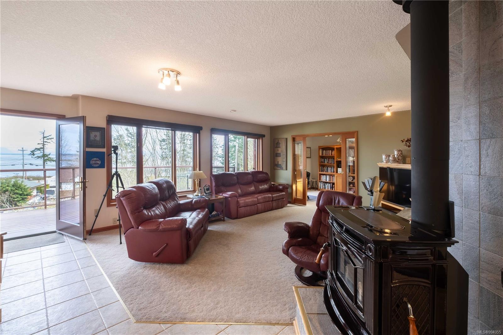 $1,225,000 - 3882 Wavecrest Rd<br>British Columbia, V9H 1L1
