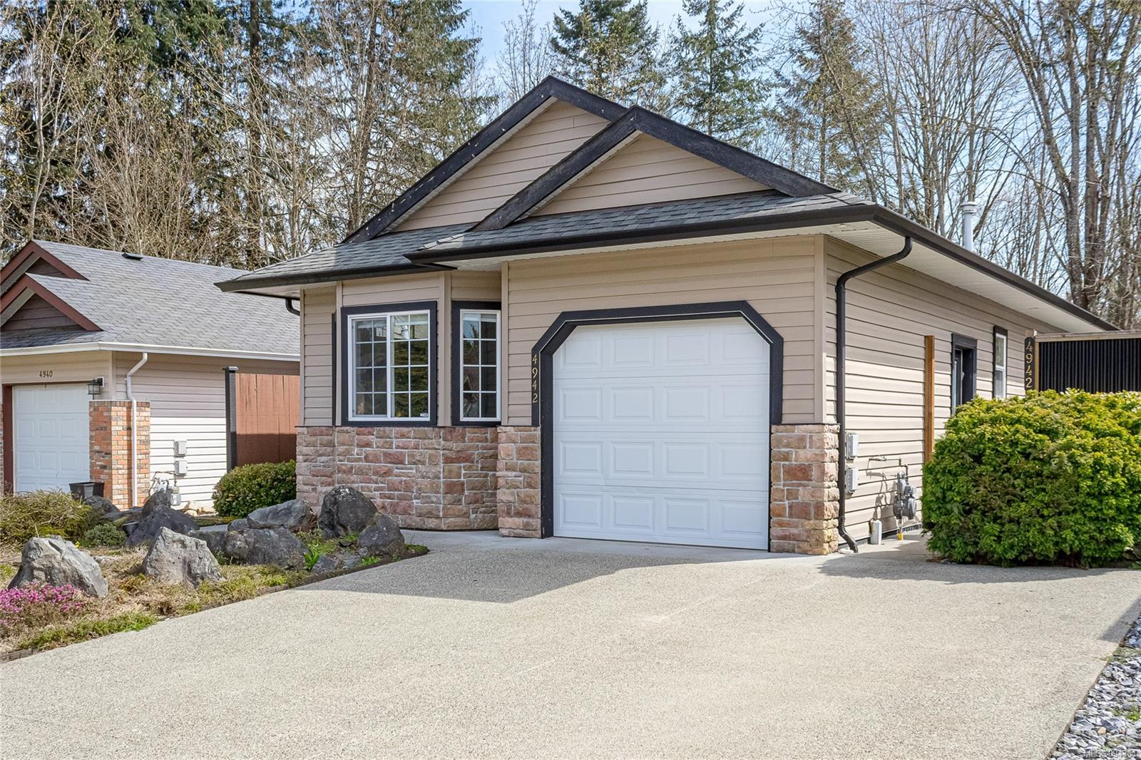 $689,900 - 4942 Coventry Lane<br>British Columbia, V9G 1J7
