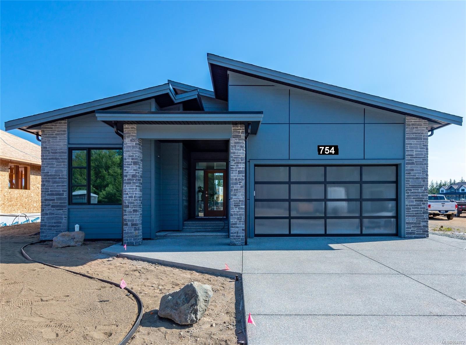 $924,900 - 754 Sitka St<br>British Columbia, V9H 0G4