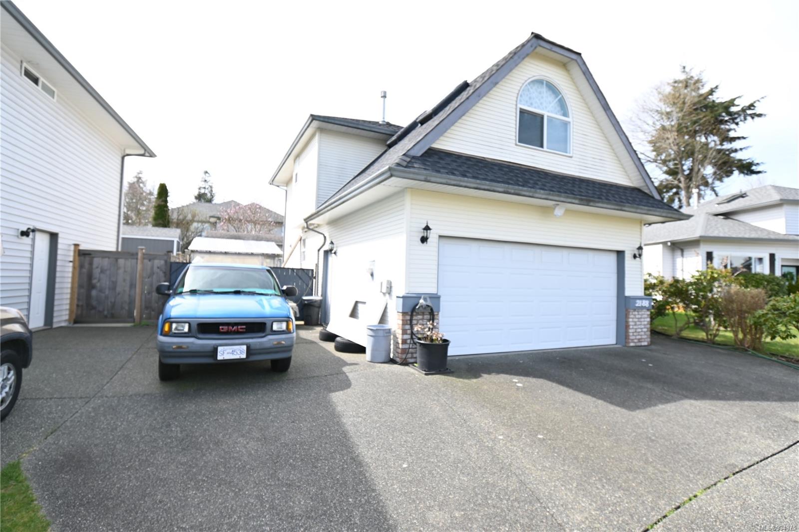 $728,000 - 2188 Galerno Rd<br>British Columbia, V9W 8B6