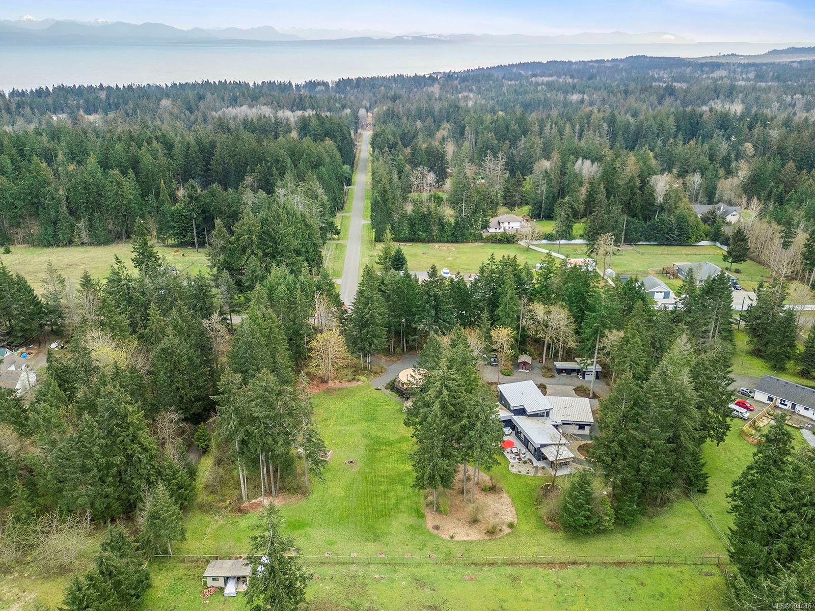 $2,150,000 - 2023 Quenville Rd<br>British Columbia, V9J 1Y4