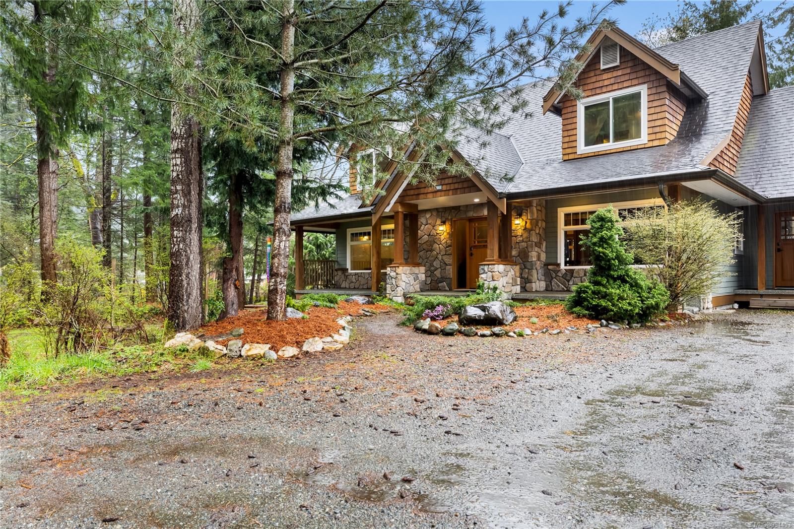 $1,670,000 - 583 Nature Park Dr<br>British Columbia, V9W 7Z9