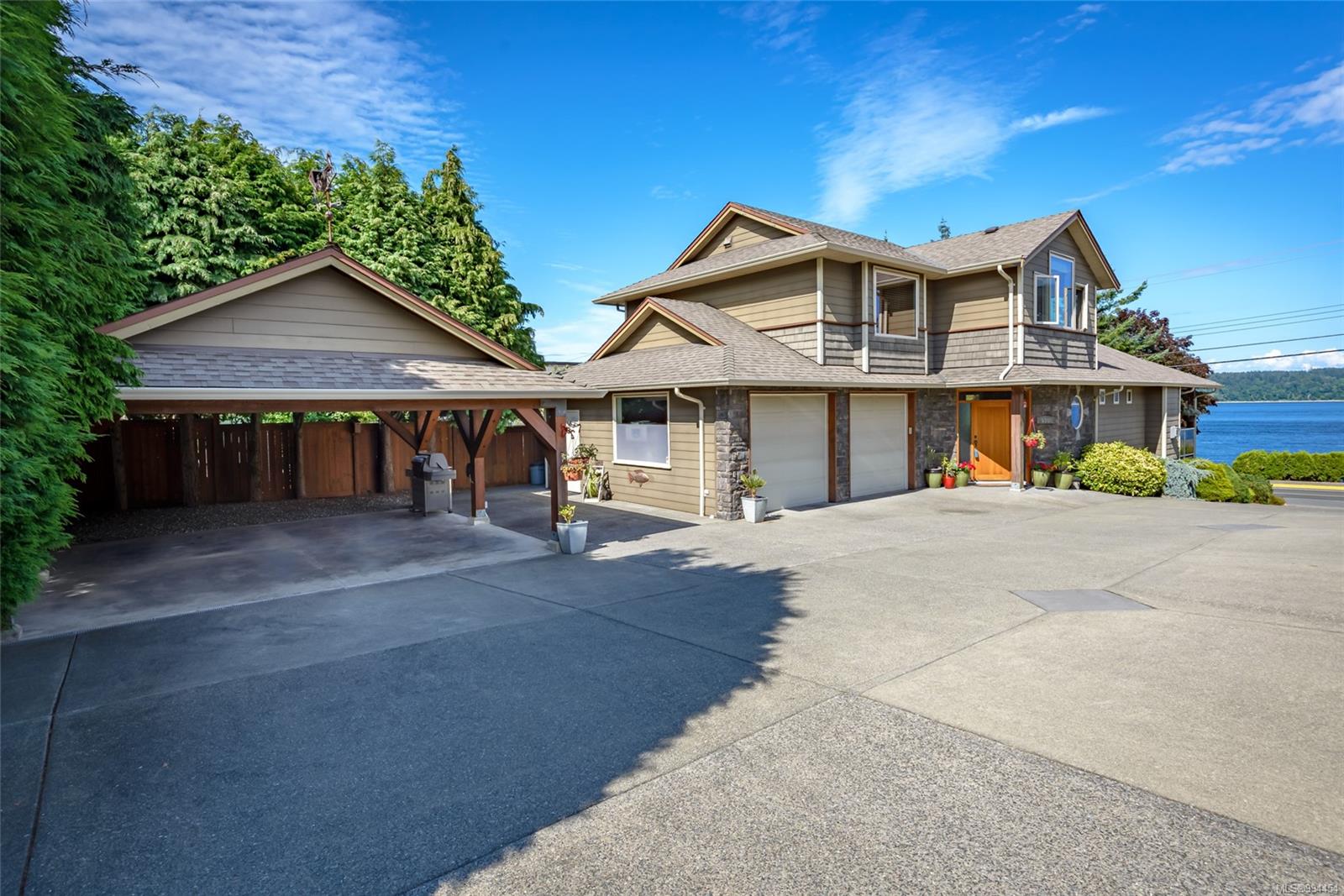$1,099,900 - 580 Island Hwy<br>British Columbia, V9W 2C1