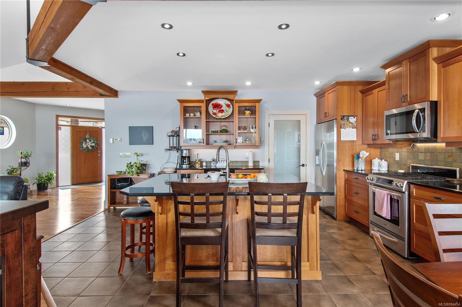 $1,099,900 - 580 Island Hwy<br>British Columbia, V9W 2C1