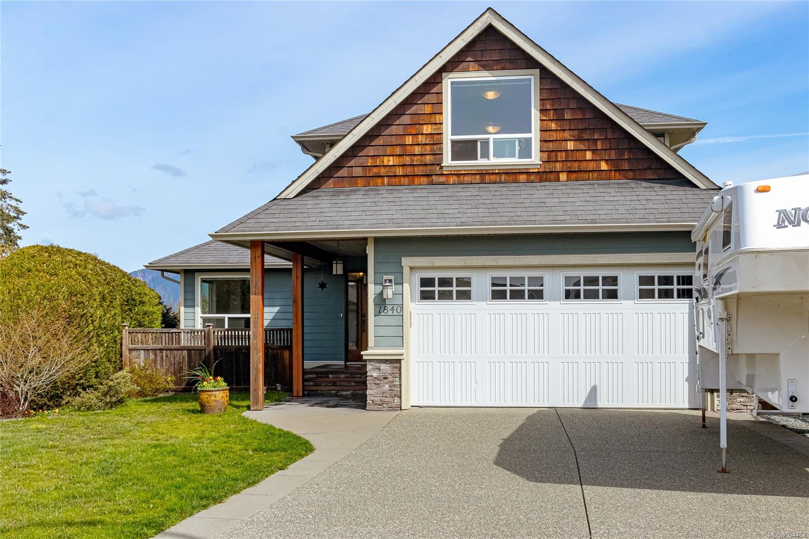 $1,178,000 - 1840 Falcon Cres<br>British Columbia, V0R 1N1