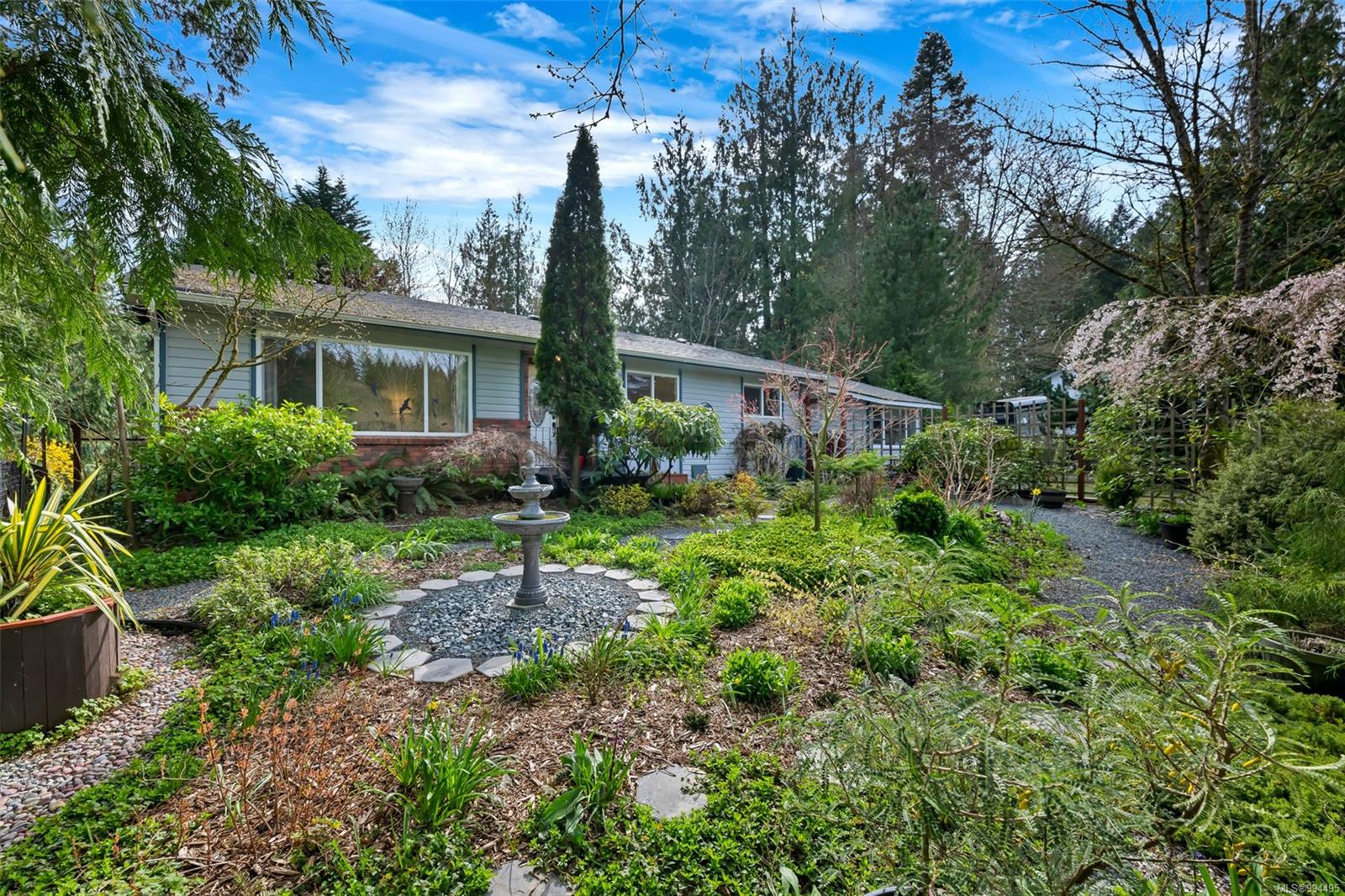 $1,299,000 - 2960 Deerwood Pl<br>British Columbia, V0R 2P2