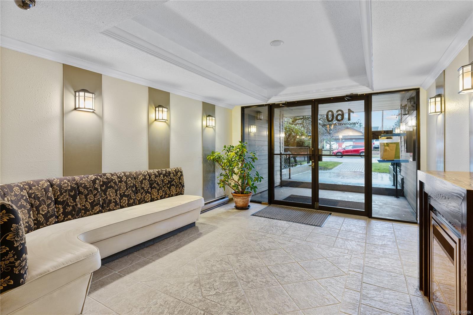 $425,000 - 160 Vancouver Ave<br>British Columbia, V9S 4E8
