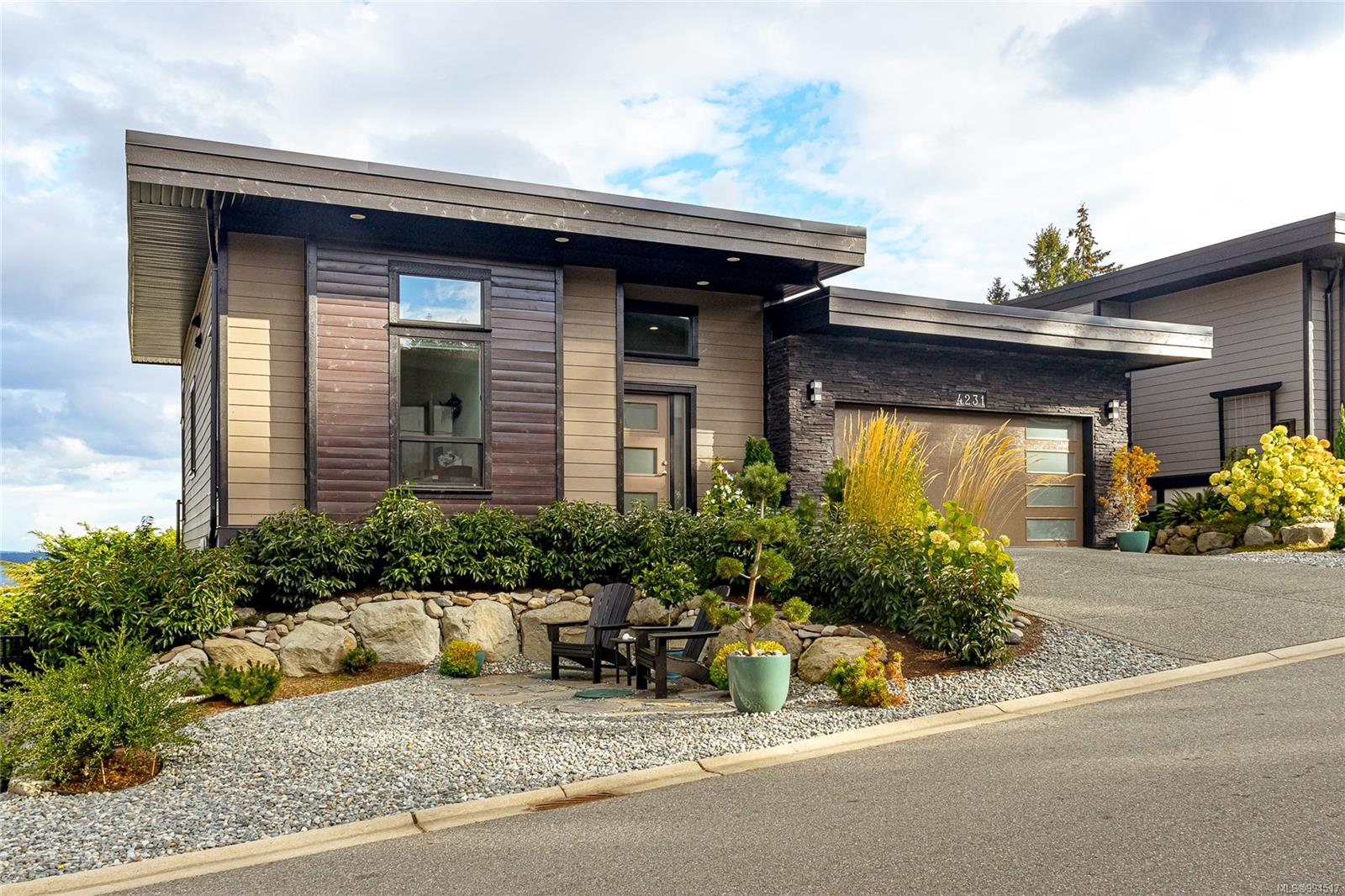 $1,389,000 - 4231 Skye Rd<br>British Columbia, V9G 1Y5
