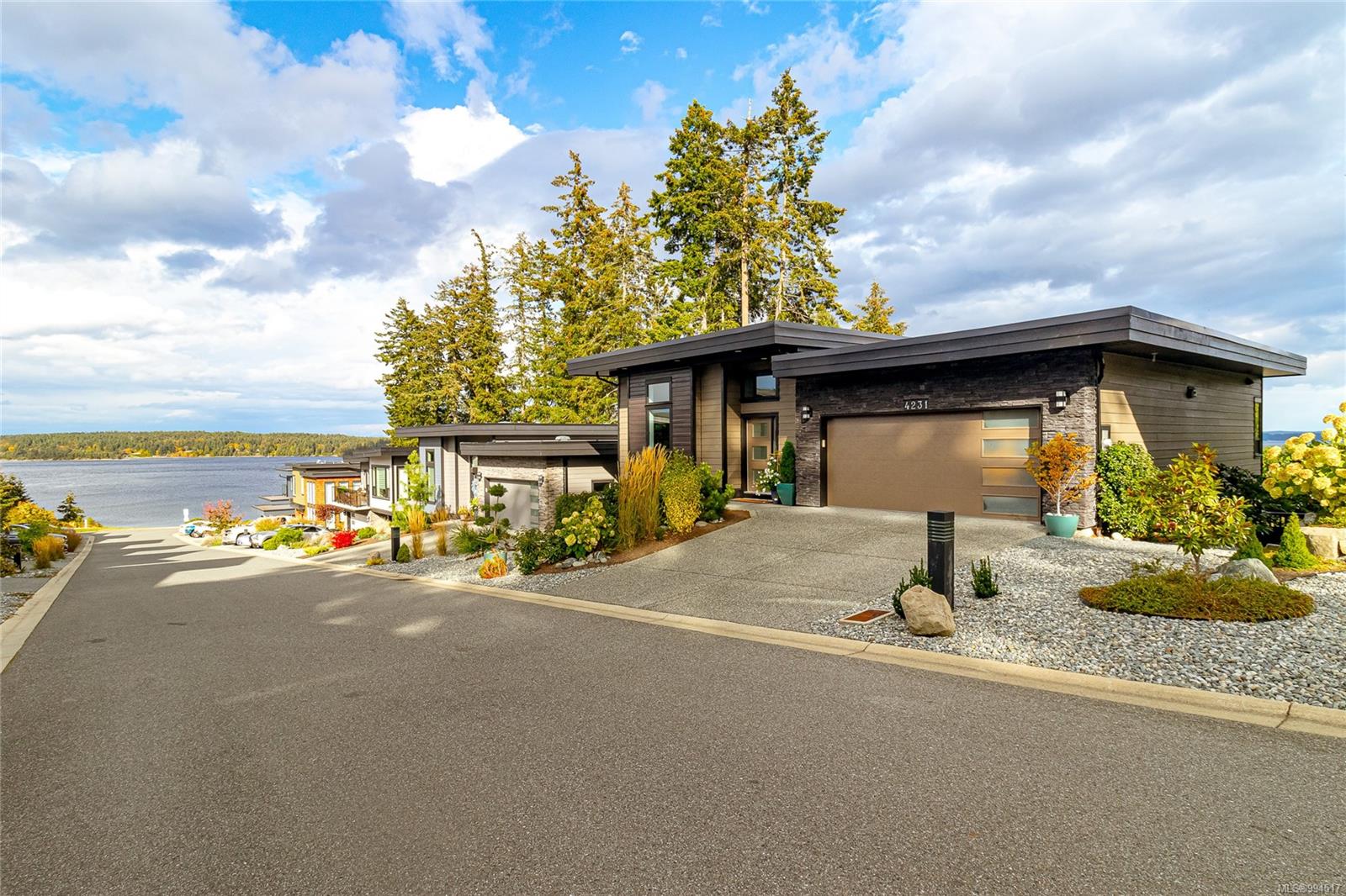 $1,389,000 - 4231 Skye Rd<br>British Columbia, V9G 1Y5