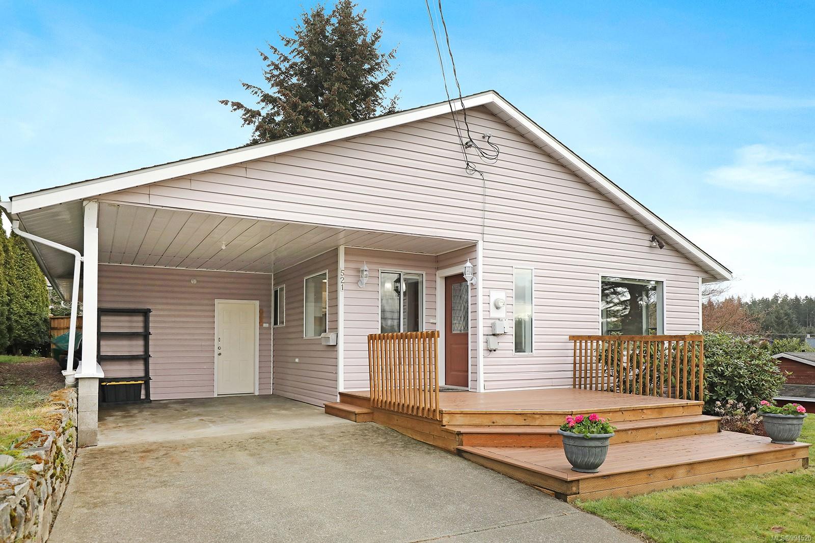 $589,900 - 521 Quadra Ave<br>British Columbia, V9W 6T8