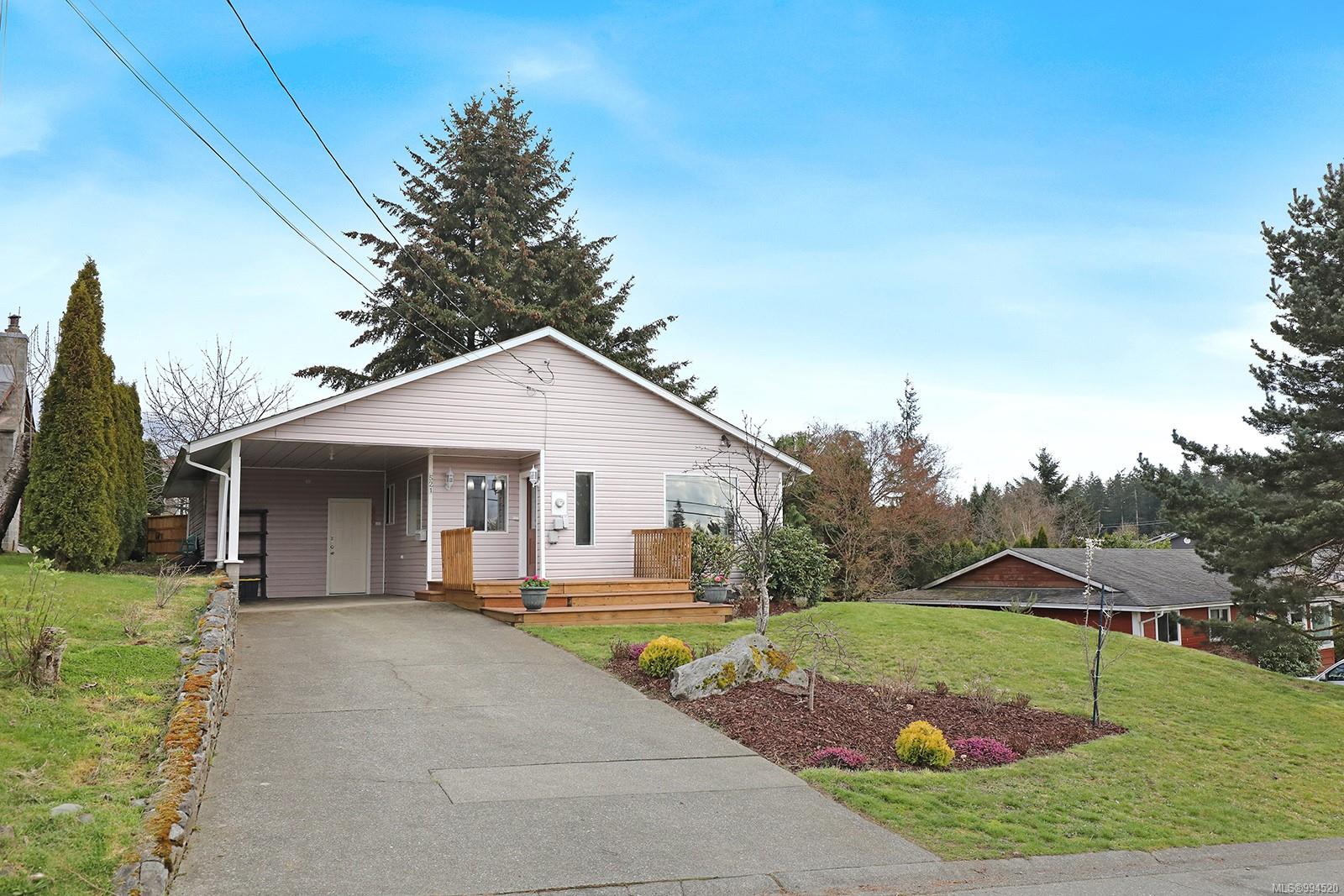 $589,900 - 521 Quadra Ave<br>British Columbia, V9W 6T8