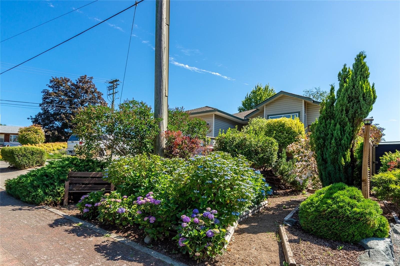 $619,900 - 1001 Shellbourne Blvd<br>British Columbia, V9W 6S2