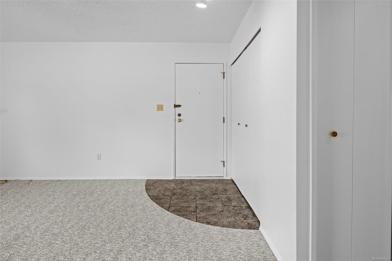 $355,000 - 1040 Trunk Rd<br>British Columbia, V9L 2S5