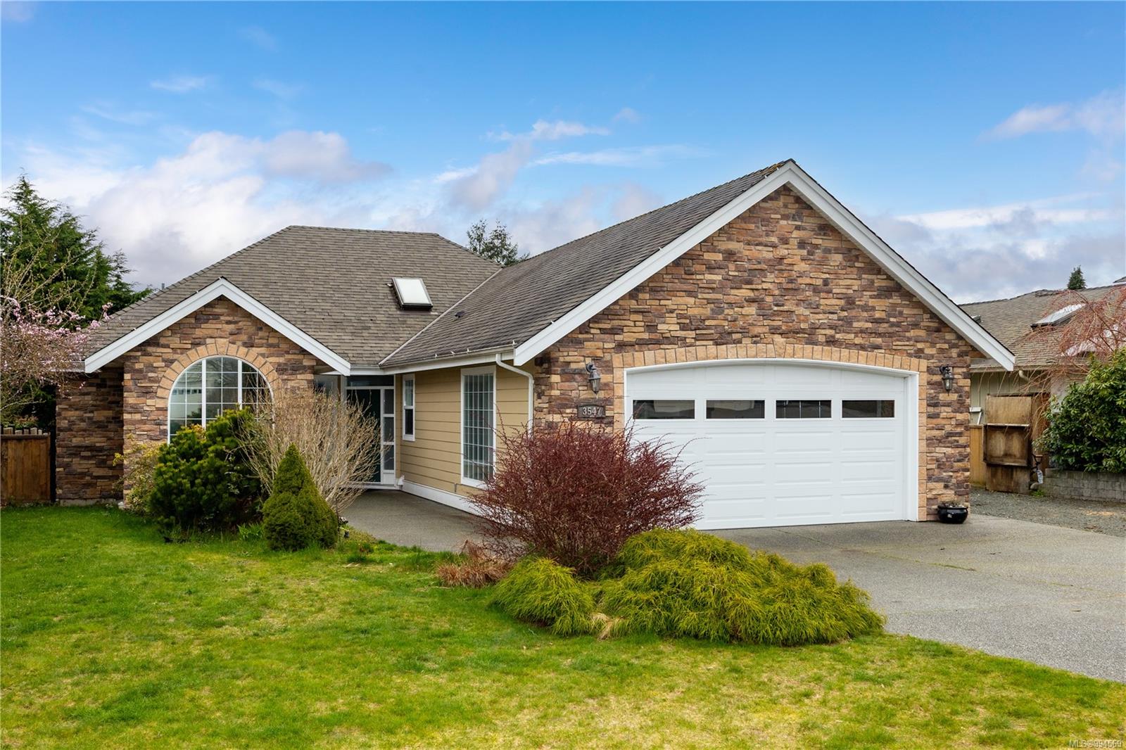 $899,000 - 3547 Montana Dr<br>British Columbia, V9W 8G8