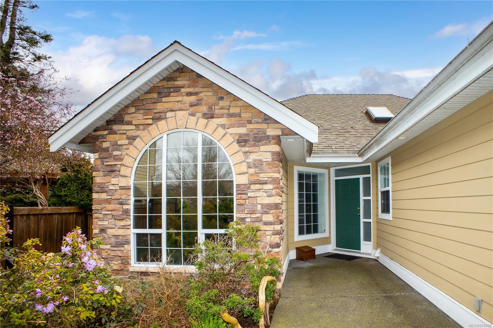 $899,000 - 3547 Montana Dr<br>British Columbia, V9W 8G8
