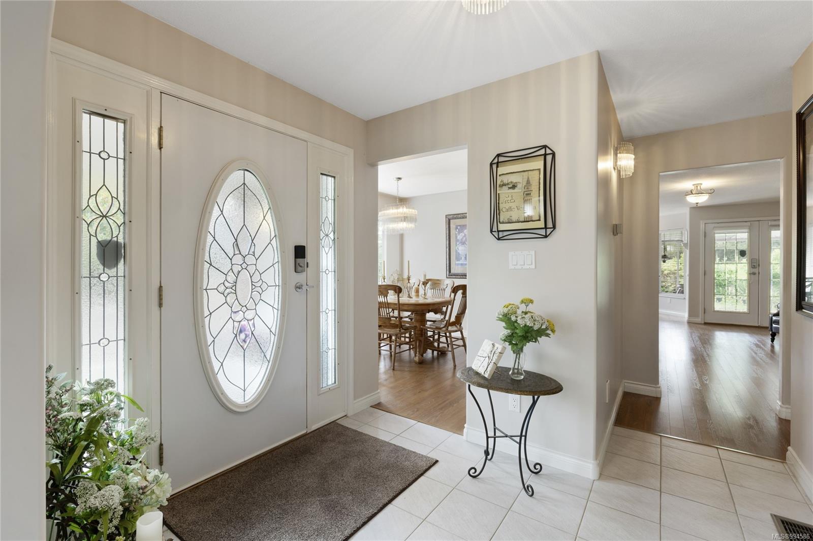 $950,000 - 878 Fairways Dr<br>British Columbia, V9K 2J1