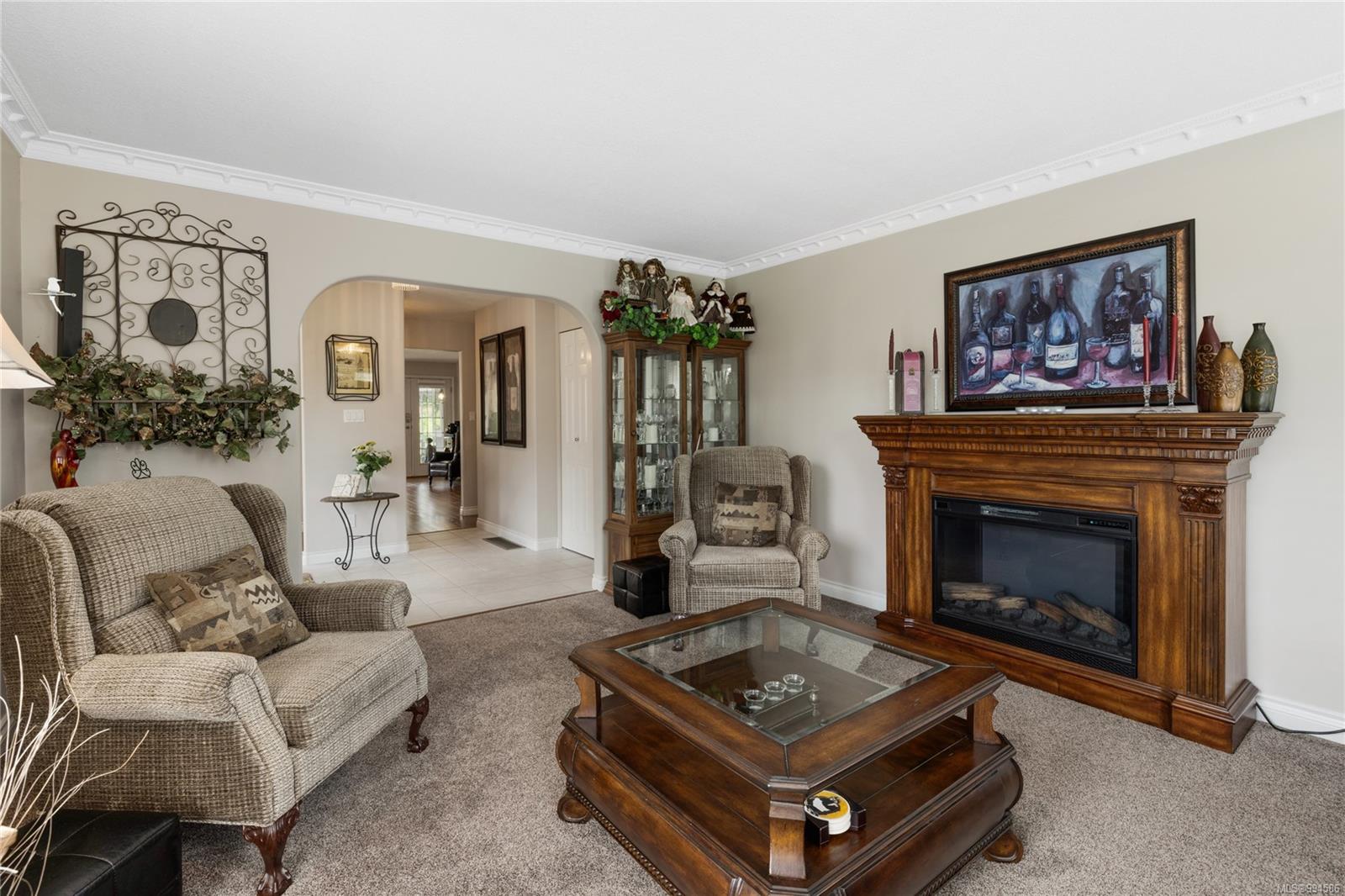 $950,000 - 878 Fairways Dr<br>British Columbia, V9K 2J1