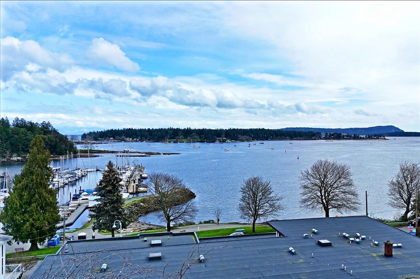 $1,199,000 - 350 Stewart Ave<br>British Columbia, V9S 4C4