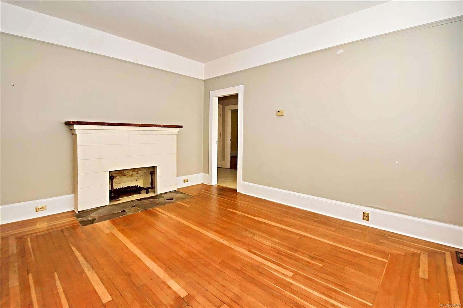 $1,199,000 - 350 Stewart Ave<br>British Columbia, V9S 4C4
