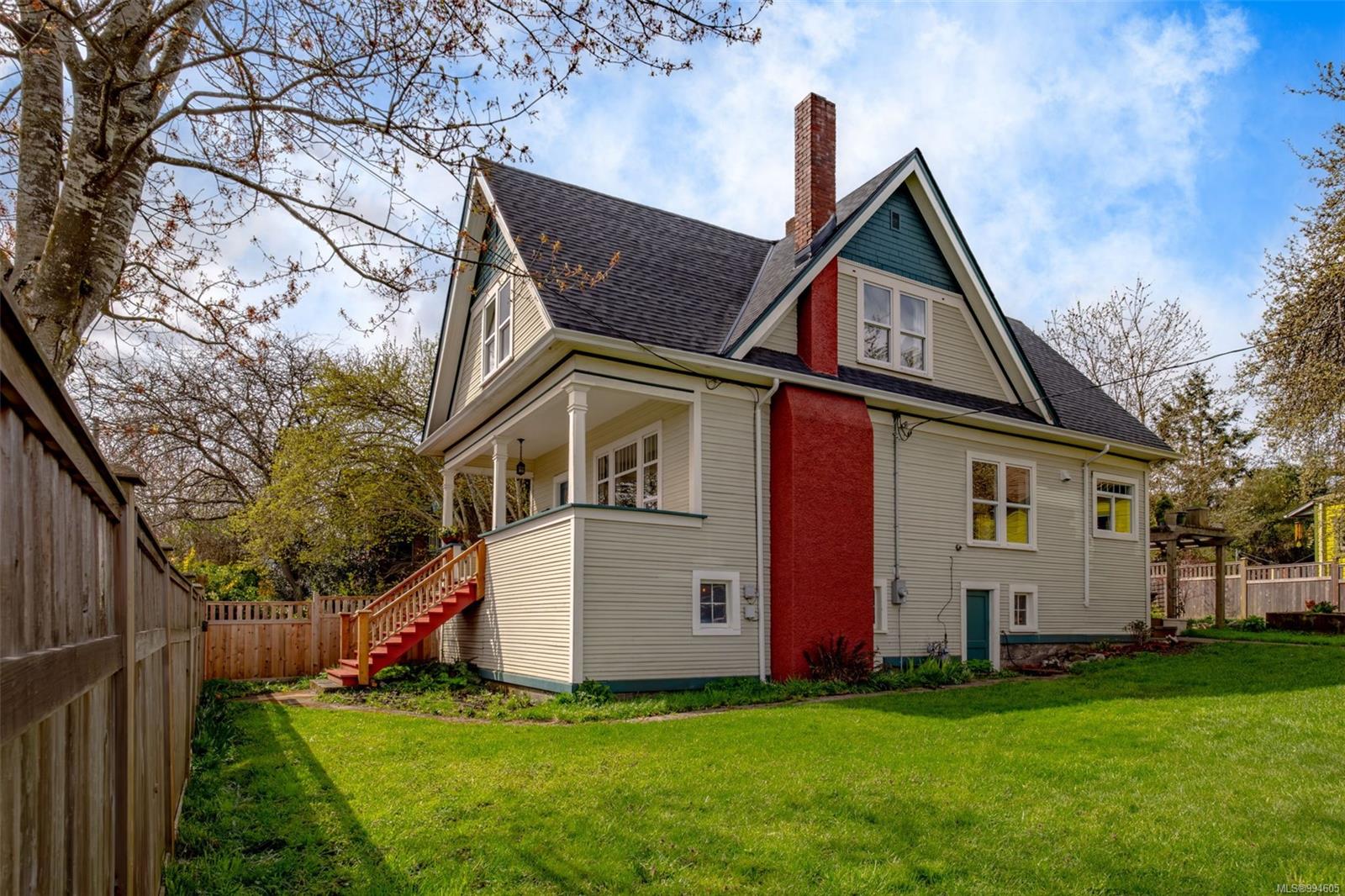 $918,000 - 302 Victoria Rd<br>British Columbia, V9R 4P9