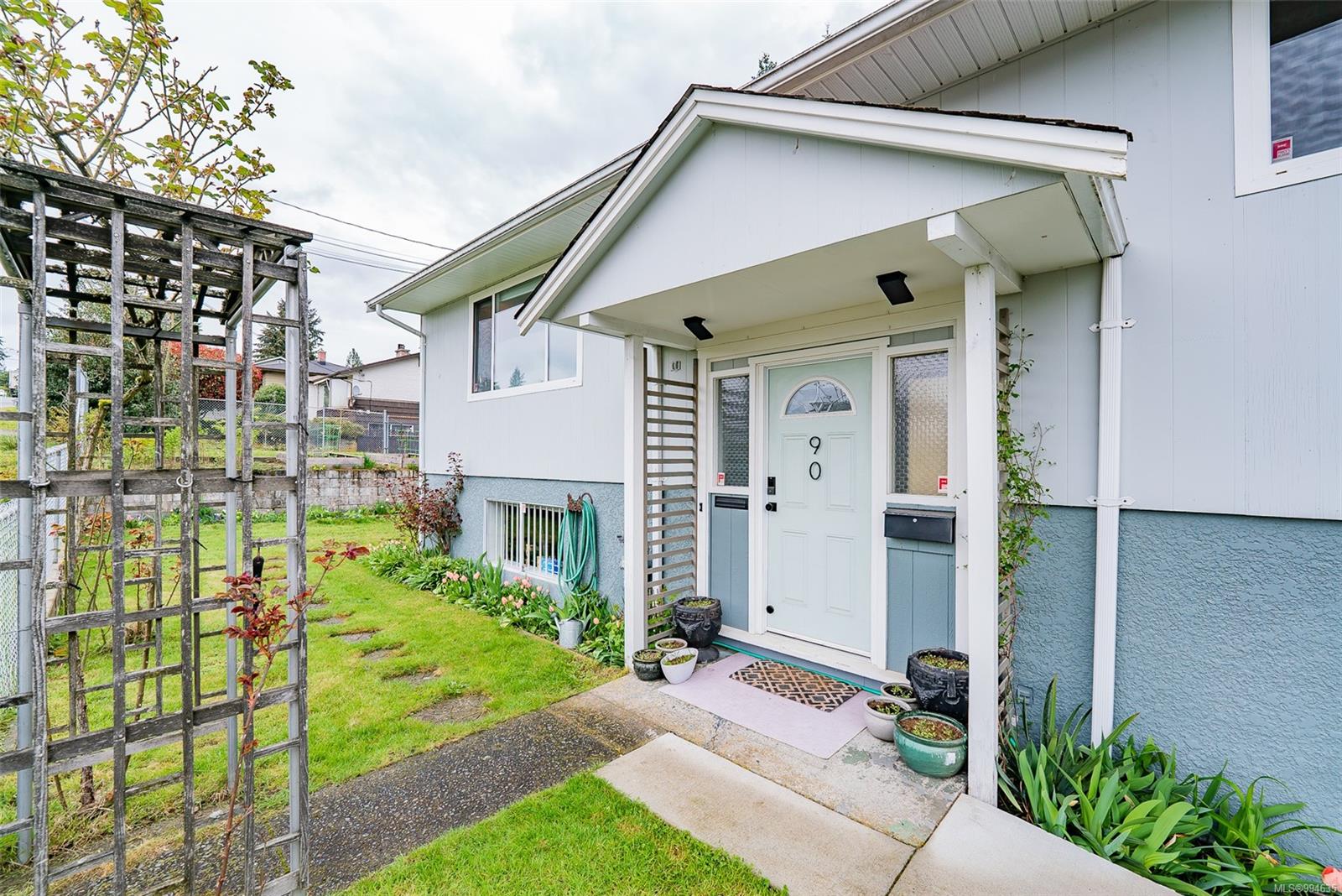 $709,900 - 90 Wakesiah Ave<br>Nanaimo, British Columbia, V9R 3J8