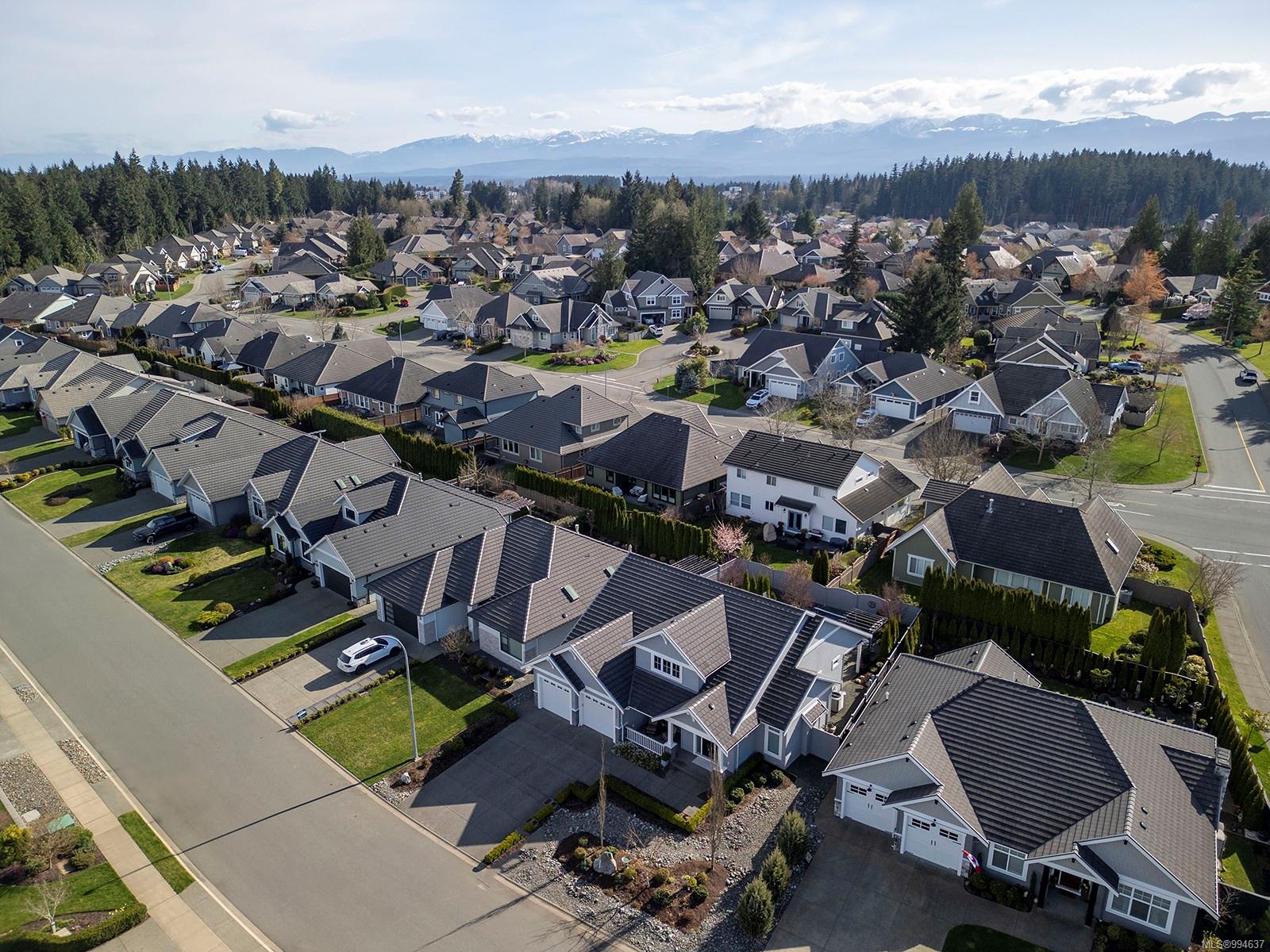 $1,395,000 - 2130 Sussex Dr<br>British Columbia, V9N 0E3
