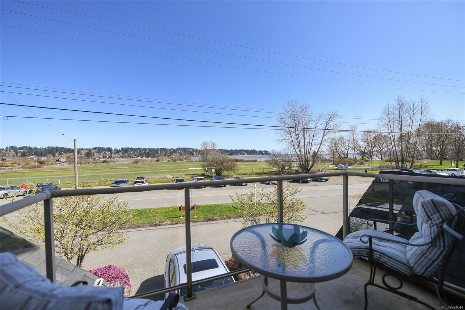$579,000 - 2475 Mansfield Dr<br>British Columbia, V9N 2M2