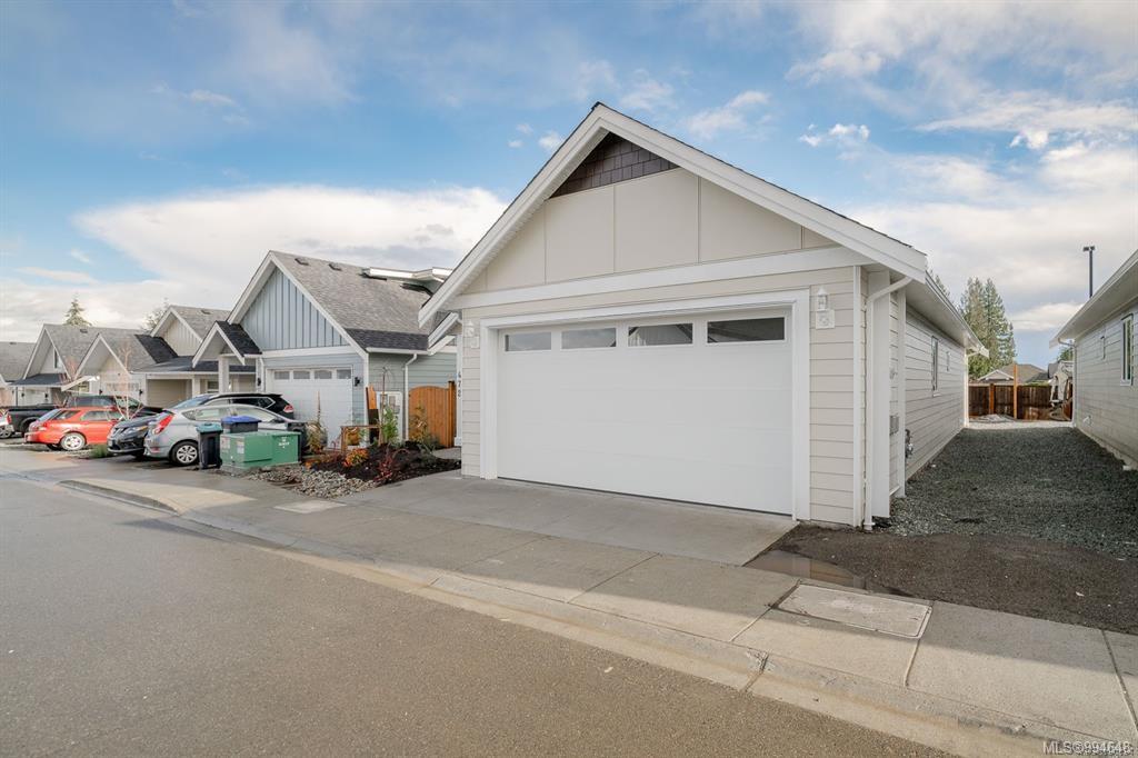 $779,800 - 472 Hampstead St<br>British Columbia, V9P 0G5