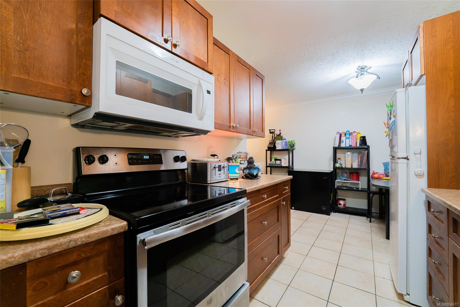 $335,000 - 1187 Seafield Cres<br>British Columbia, V9S 4S1