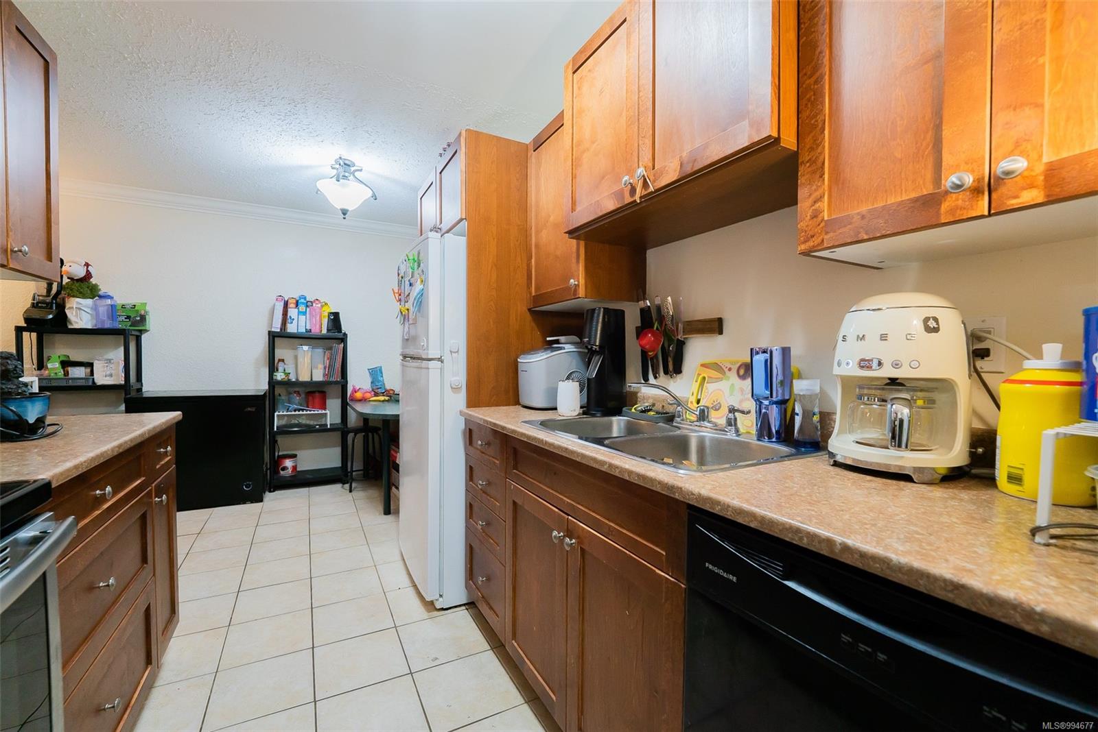 $335,000 - 1187 Seafield Cres<br>British Columbia, V9S 4S1