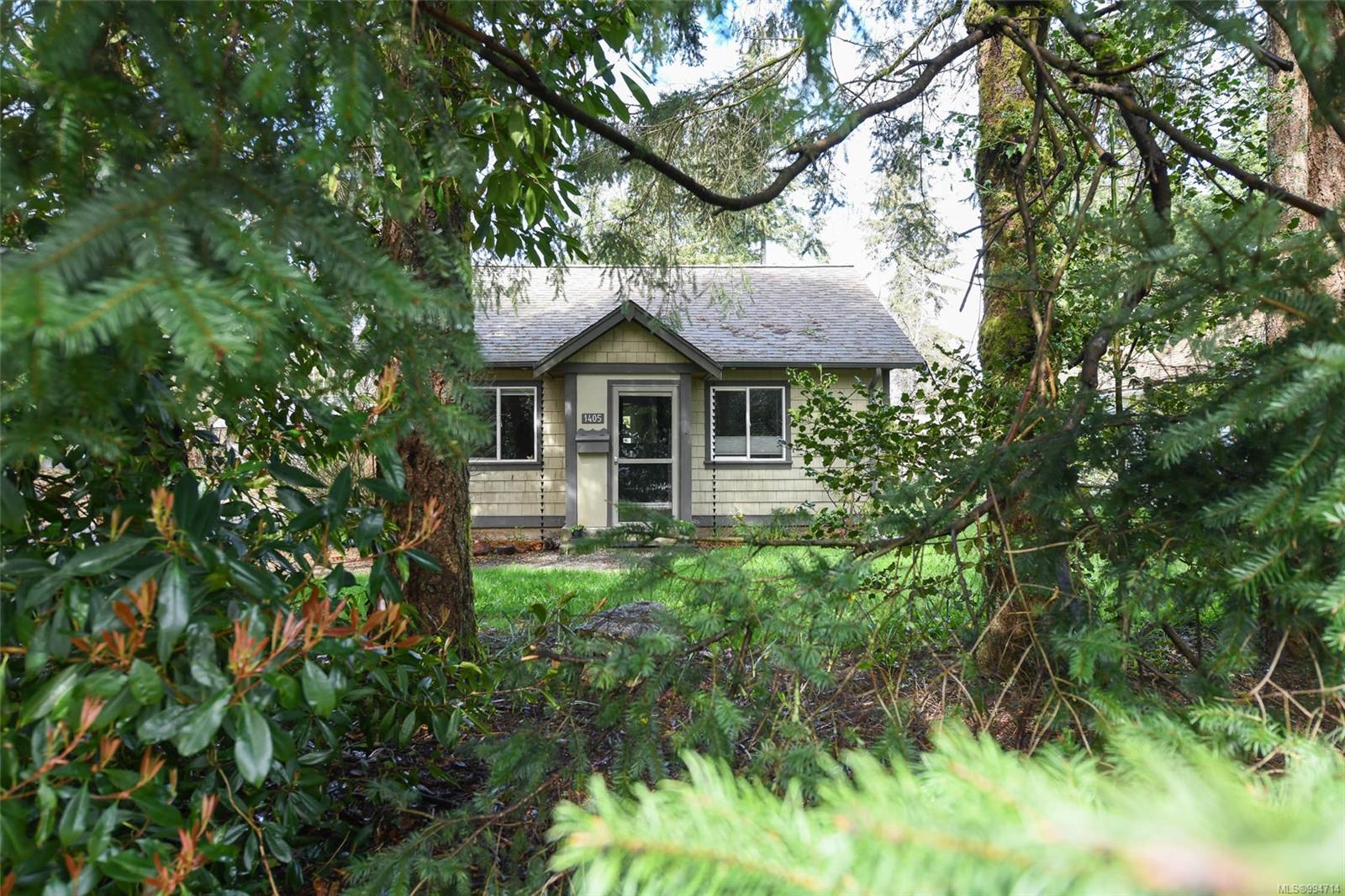 $725,000 - 1405 15th St<br>British Columbia, V9N 2C3