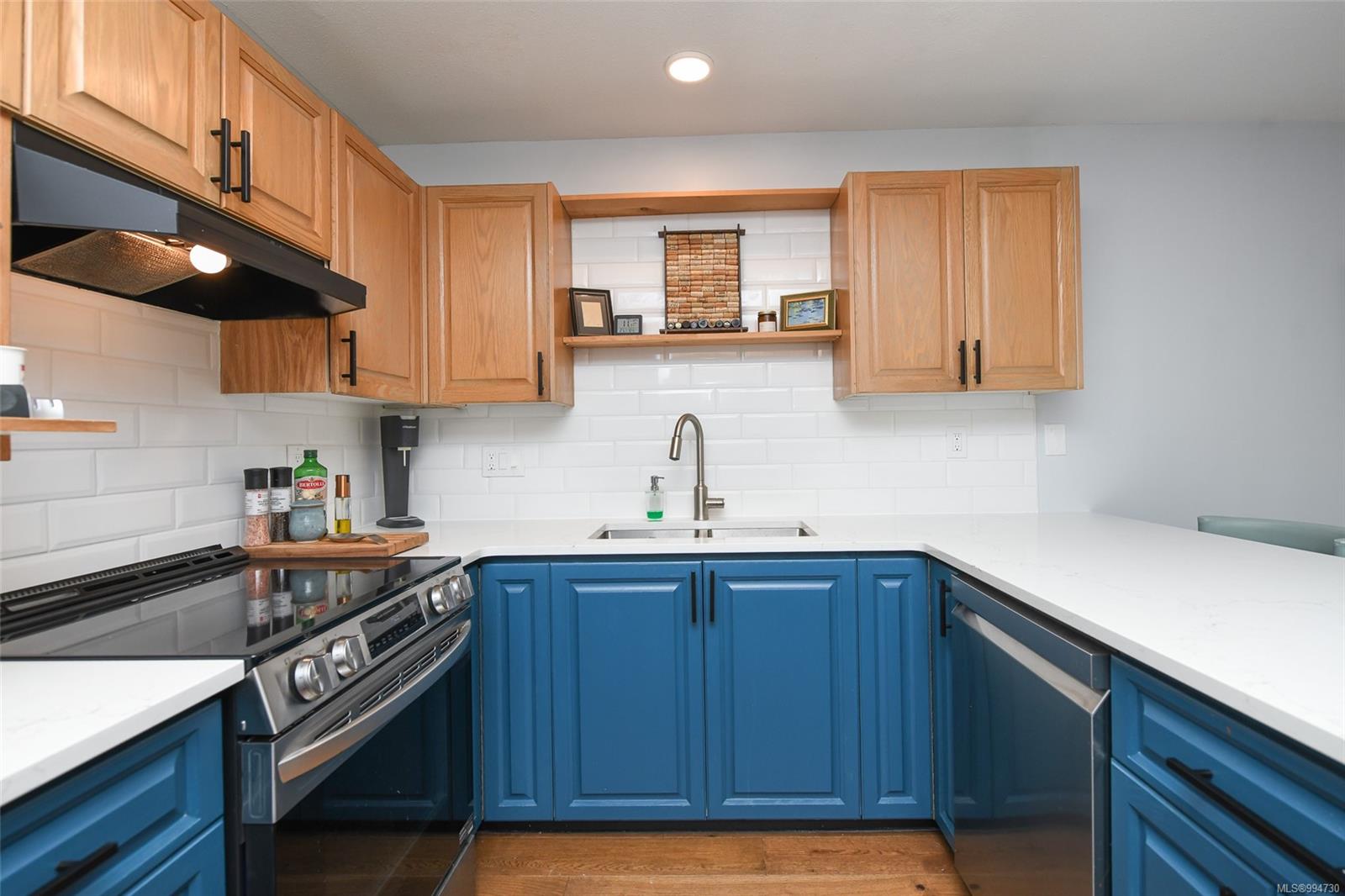 $568,000 - 2200 Manor Dr<br>British Columbia, V9M 1C4
