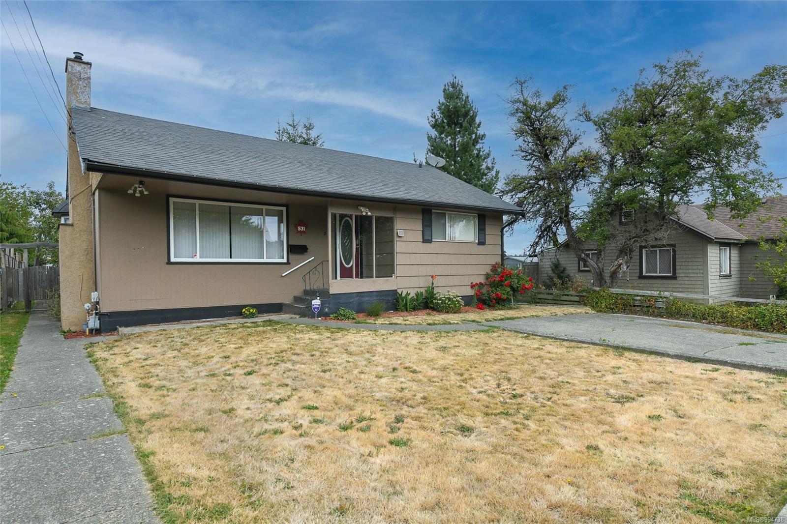 $599,900 - 531 11th St<br>British Columbia, V9N 1S7