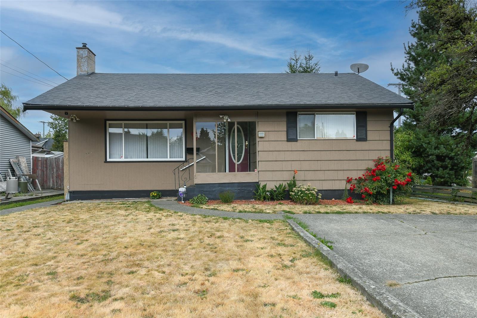$599,900 - 531 11th St<br>British Columbia, V9N 1S7