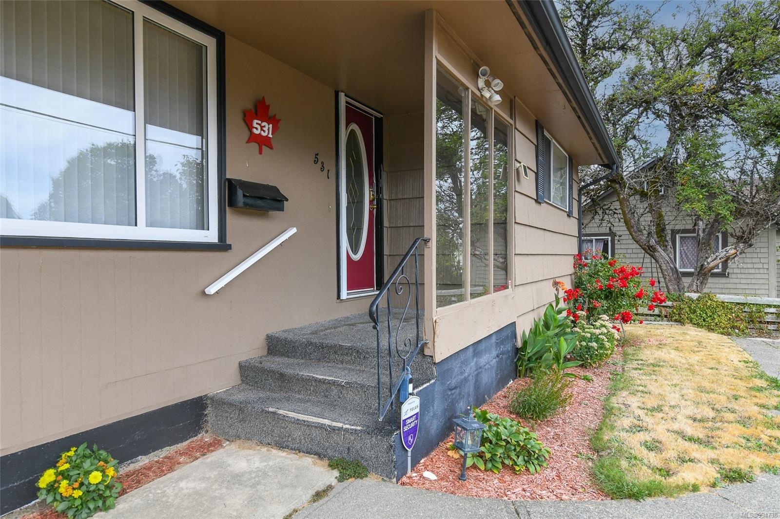 $599,900 - 531 11th St<br>British Columbia, V9N 1S7