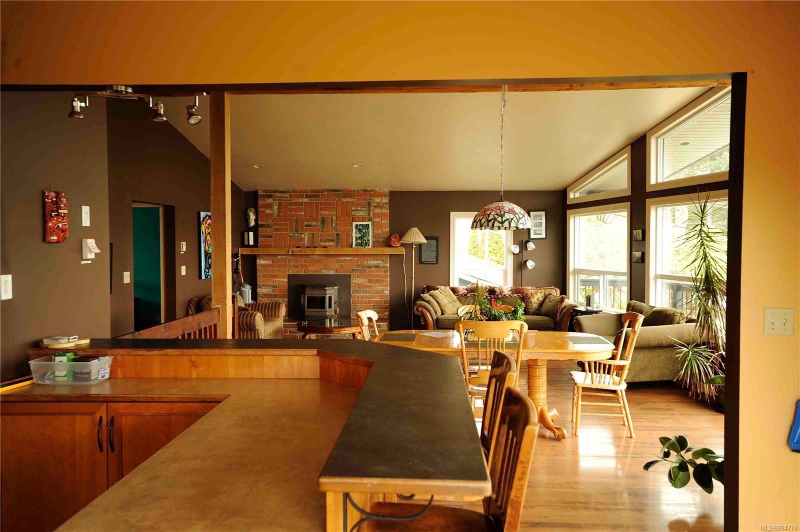 $784,900 - 516 Alder St<br>British Columbia, V9W 5W5