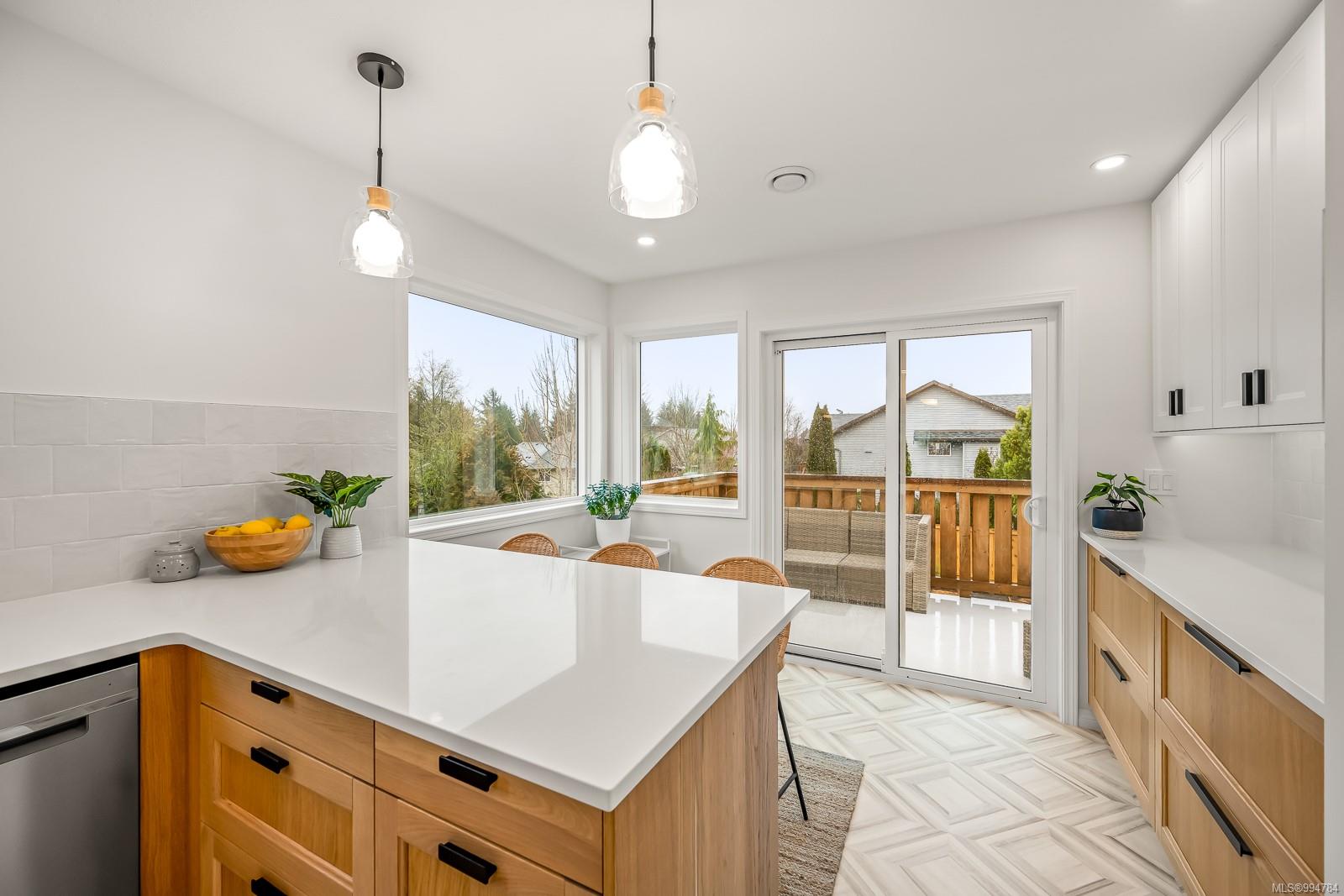 $899,900 - 504 King Rd<br>British Columbia, V9M 3S7