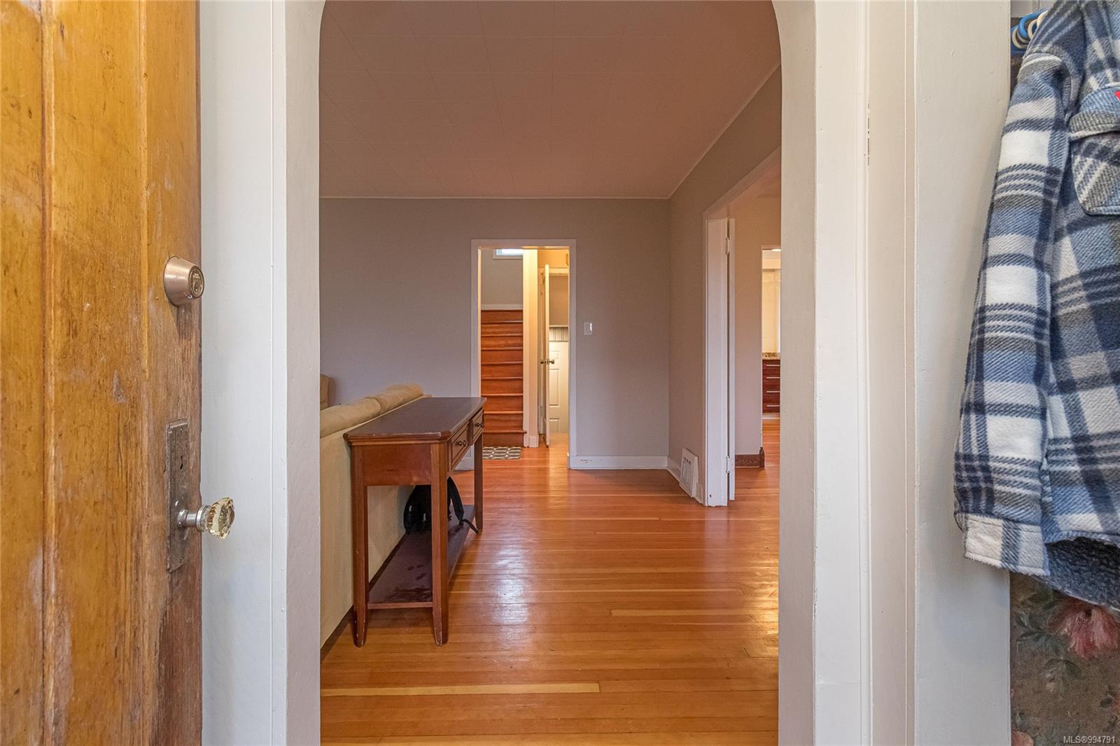 $589,000 - 620 Trunk Rd<br>British Columbia, V9L 2R4