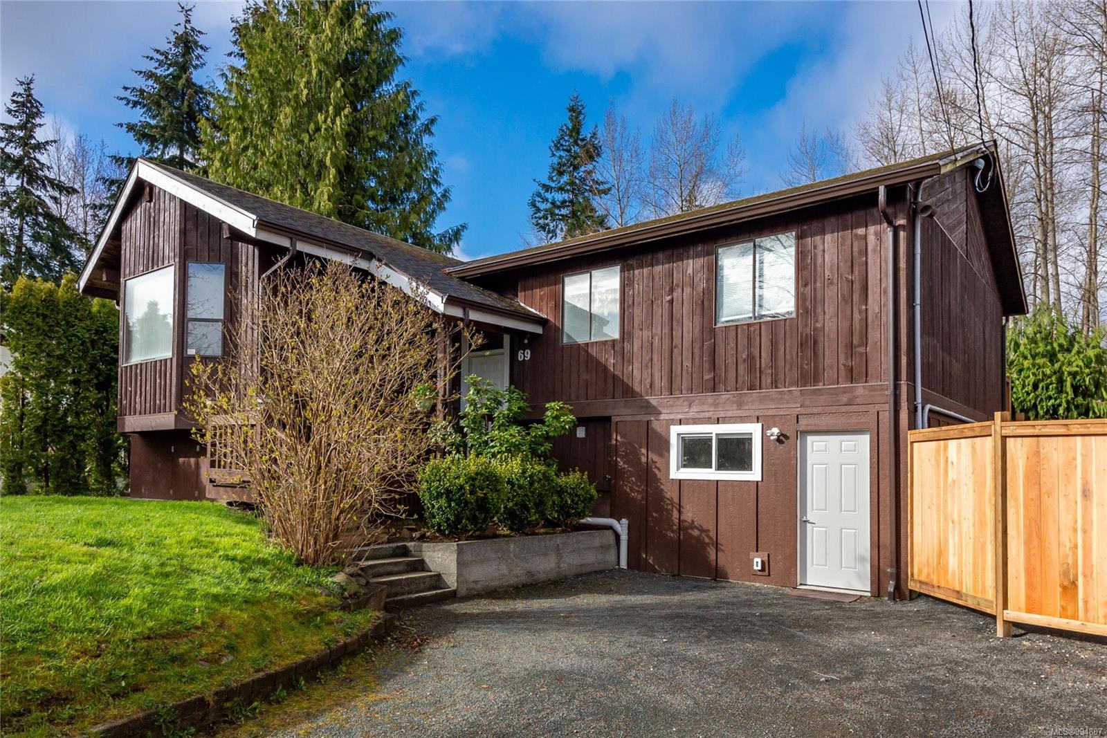 $789,800 - 69 Maple Park Cir<br>British Columbia, V9H 1G8