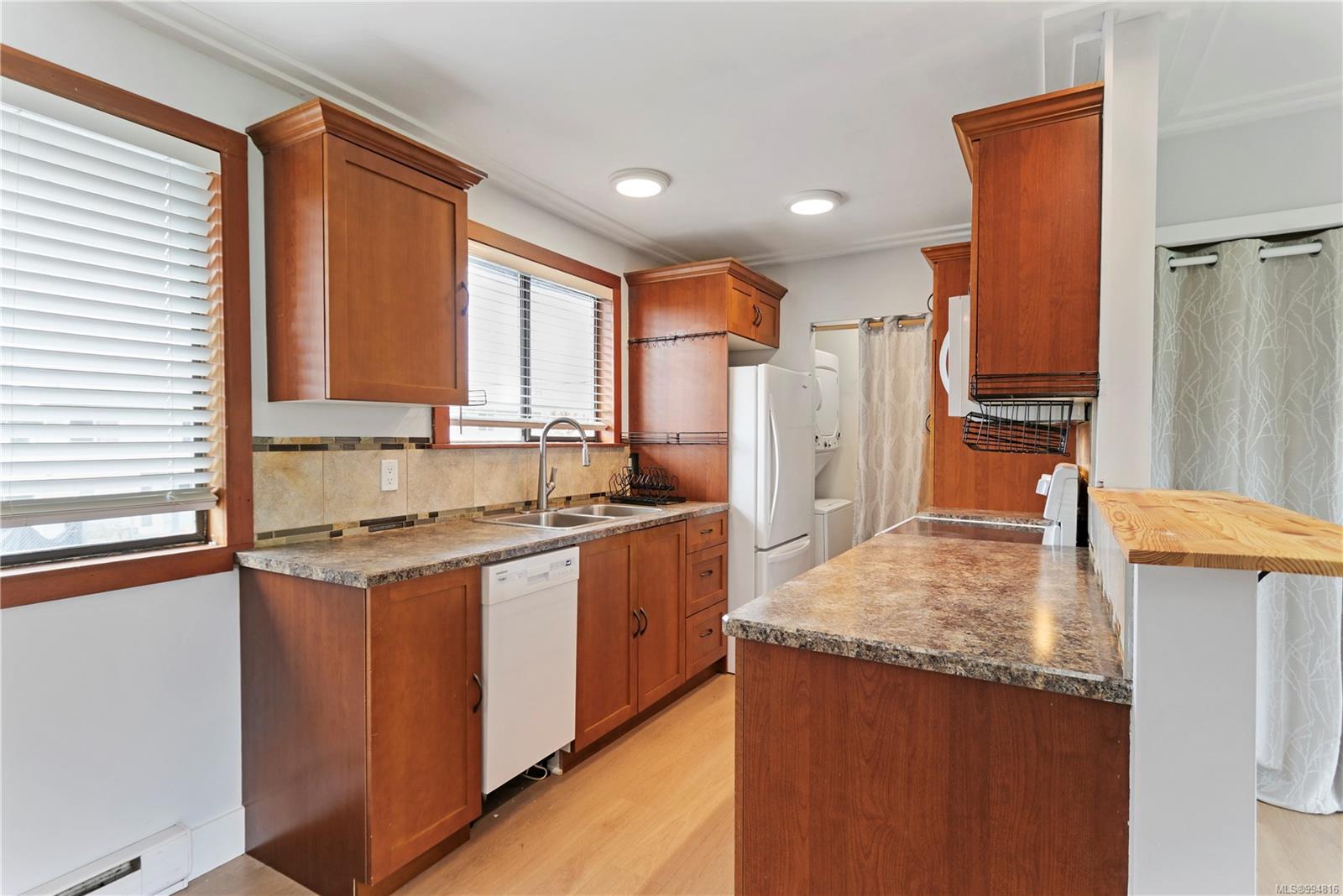 $289,900 - 25 Pryde Ave<br>British Columbia, V9S 4R5
