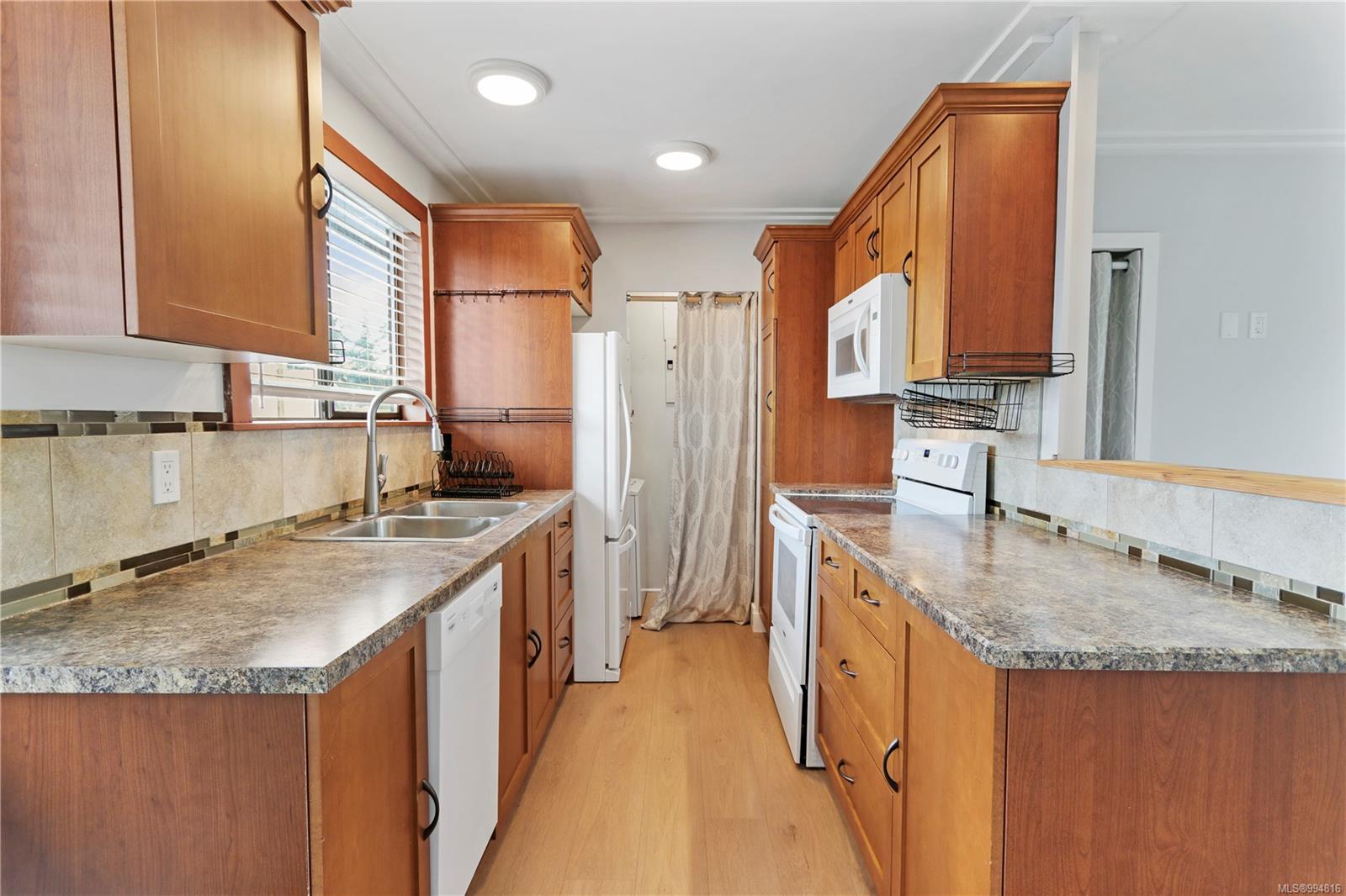 $289,900 - 25 Pryde Ave<br>British Columbia, V9S 4R5