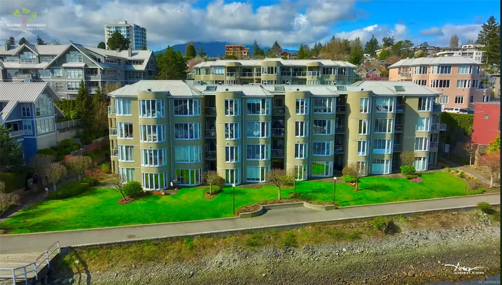 $650,000 - 566 Stewart Ave<br>British Columbia, V9S 5T5