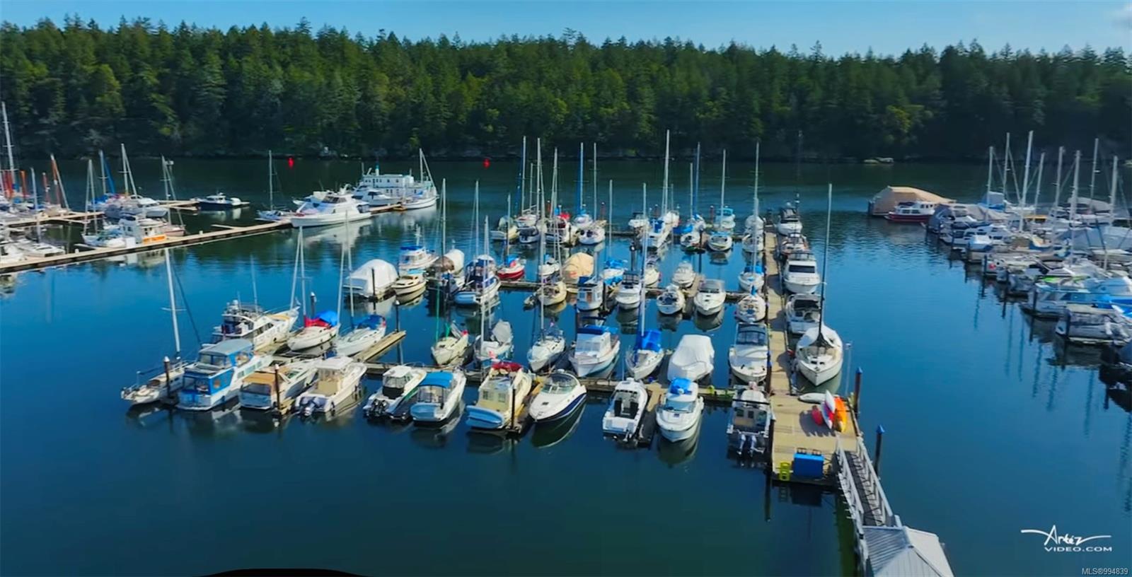 $650,000 - 566 Stewart Ave<br>British Columbia, V9S 5T5