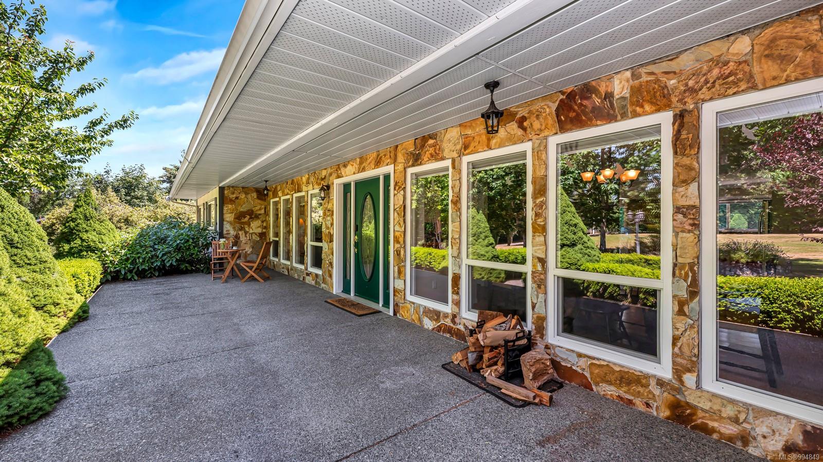 $1,575,500 - 1176 Shawnigan-Mill Bay Rd<br>British Columbia, V0R 2P2
