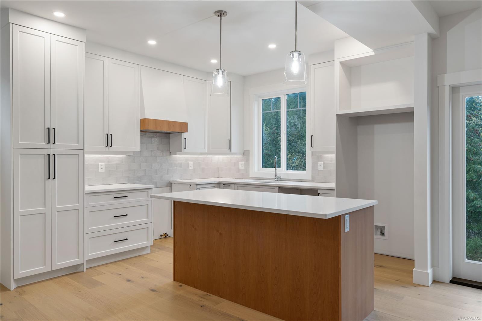 $1,049,900 - 1037 Rozzano Pl<br>British Columbia, V9G 1P8