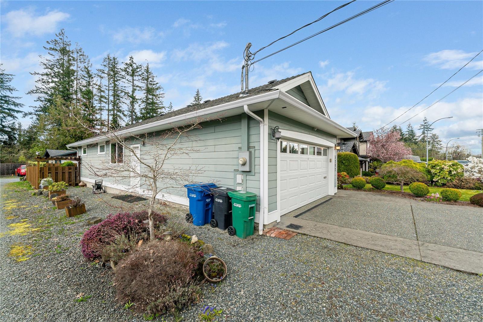 $799,900 - 5202 Dunster Rd<br>British Columbia, V9T 2Z3