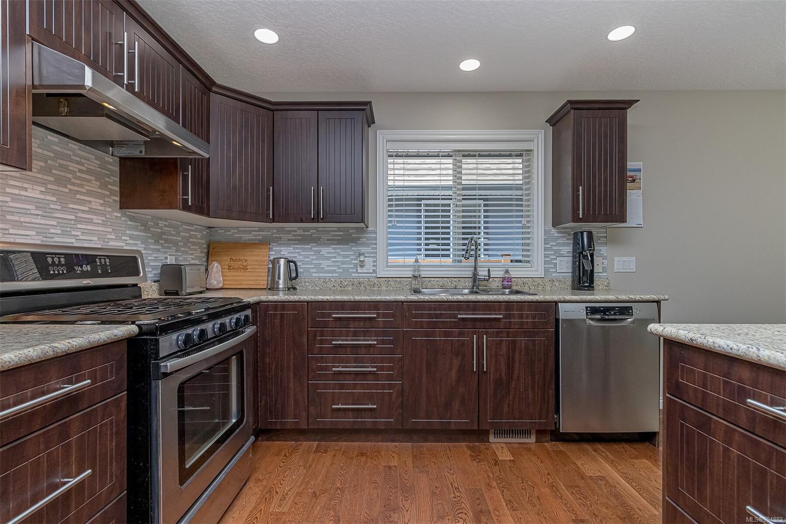 $849,900 - 3335 Cook St<br>British Columbia, V0R 1K2
