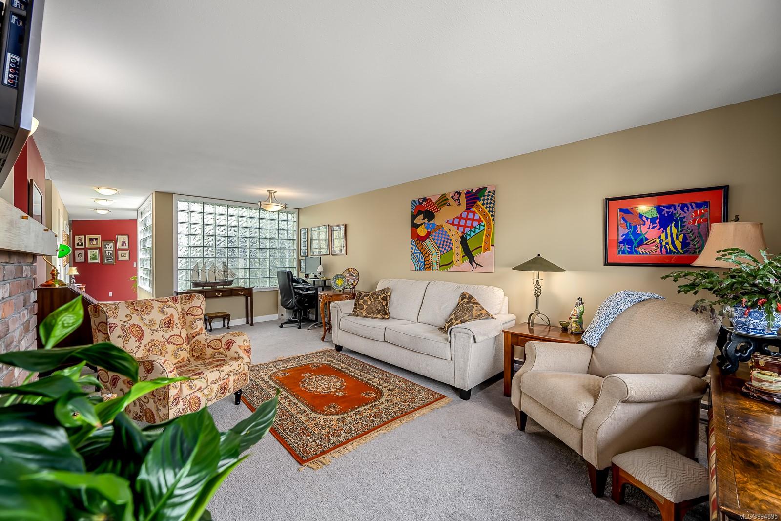 $529,000 - 2250 Manor Pl<br>British Columbia, V9M 1C5