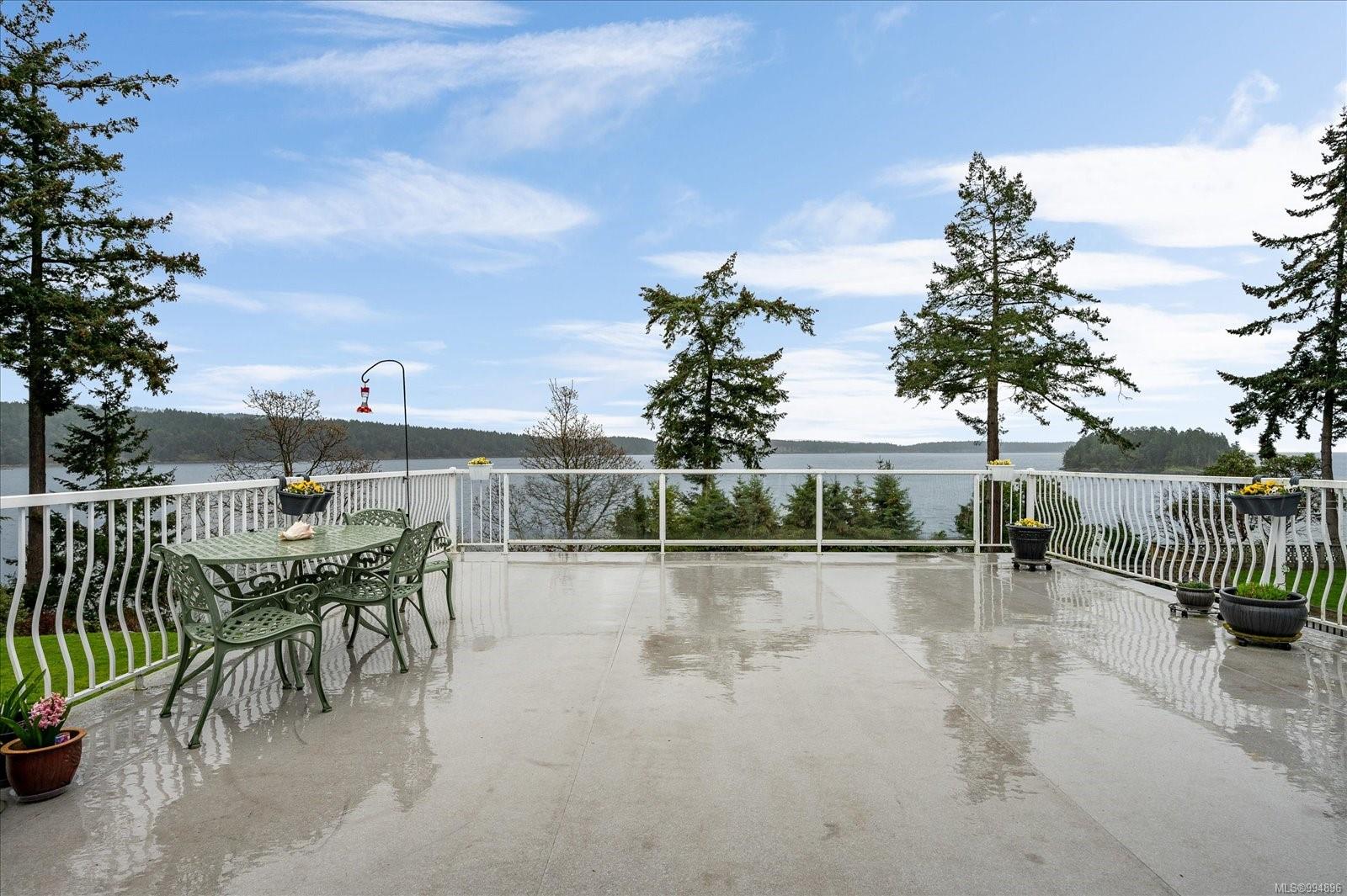 $1,650,000 - 1424 Seaspray Blvd<br>British Columbia, V9X 1P5