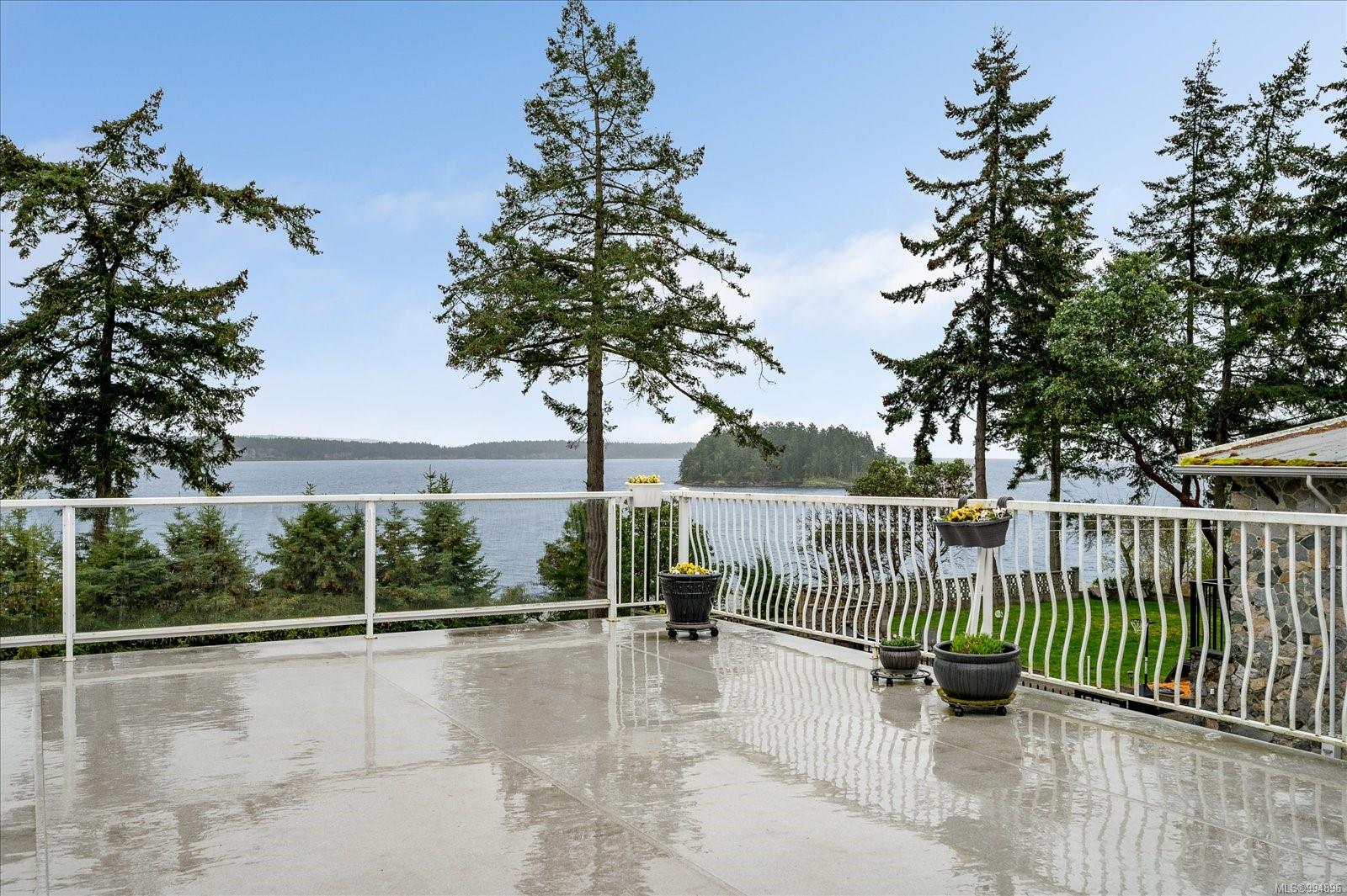 $1,650,000 - 1424 Seaspray Blvd<br>British Columbia, V9X 1P5